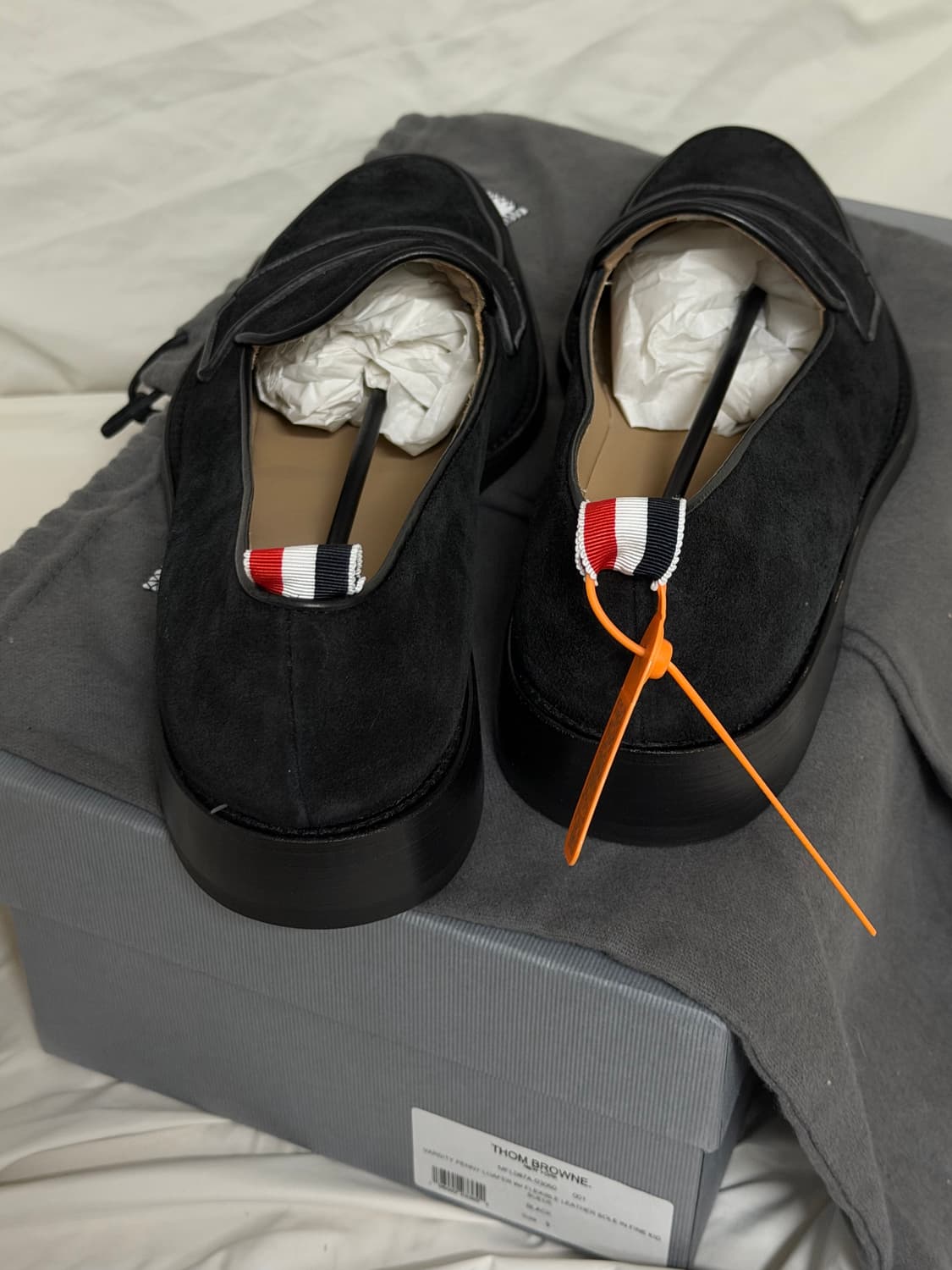 톰브라운 바시티 페니 로퍼 스웨이드 블랙 상품이미지6