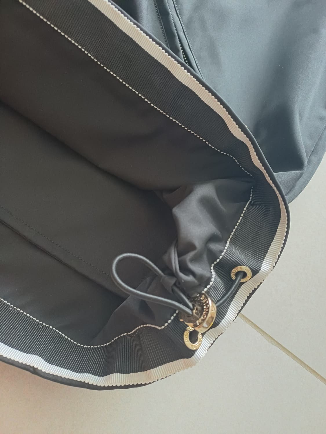 [몽클;레어] 2회착용 / 바람막이 점퍼 / 3 (약 여성 77 사이즈) 상품이미지4