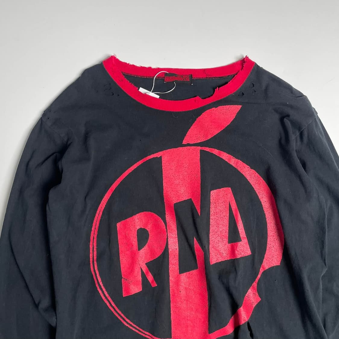 Rna slang 데미지 사과 프린트 롱 슬리브 상품이미지2