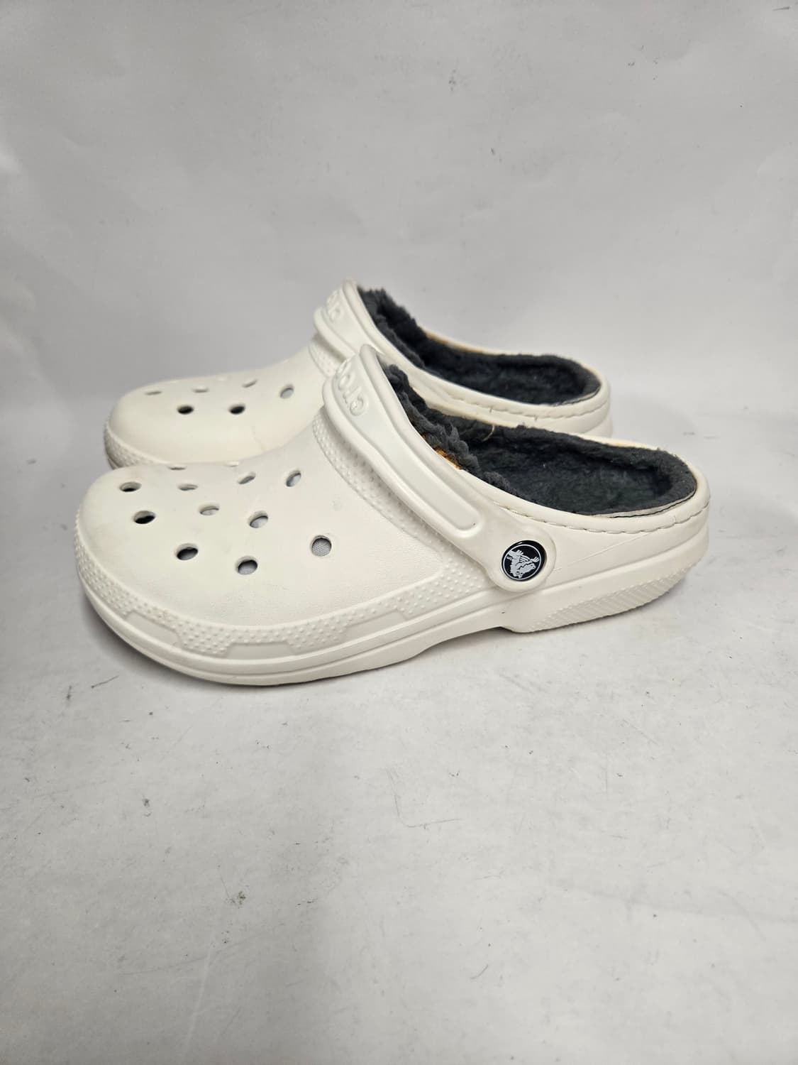 크록스 털 슬리퍼 M5/W7 235mm추천 상품이미지3