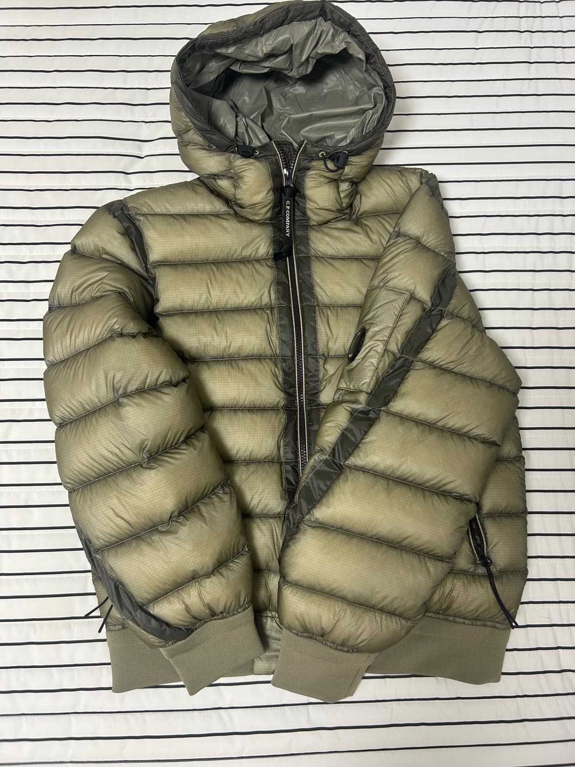 C.P. 컴퍼니 D.D. 쉘 다운 자켓 펀가이 그레이 - 25FW 상품이미지4