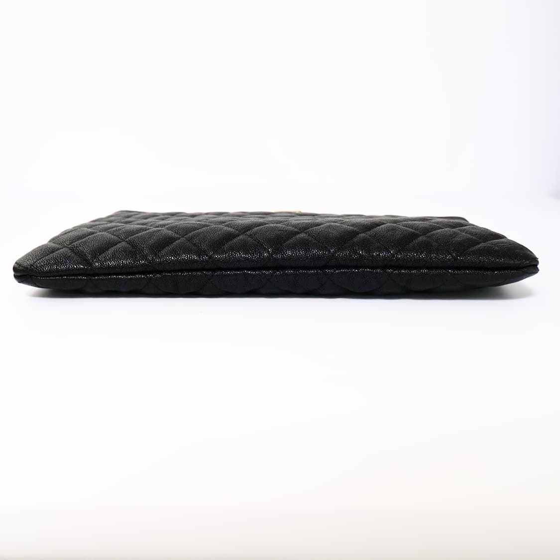 샤넬 보이 캐비어 금장 블랙 클러치백 미디움 27번대 상품이미지6