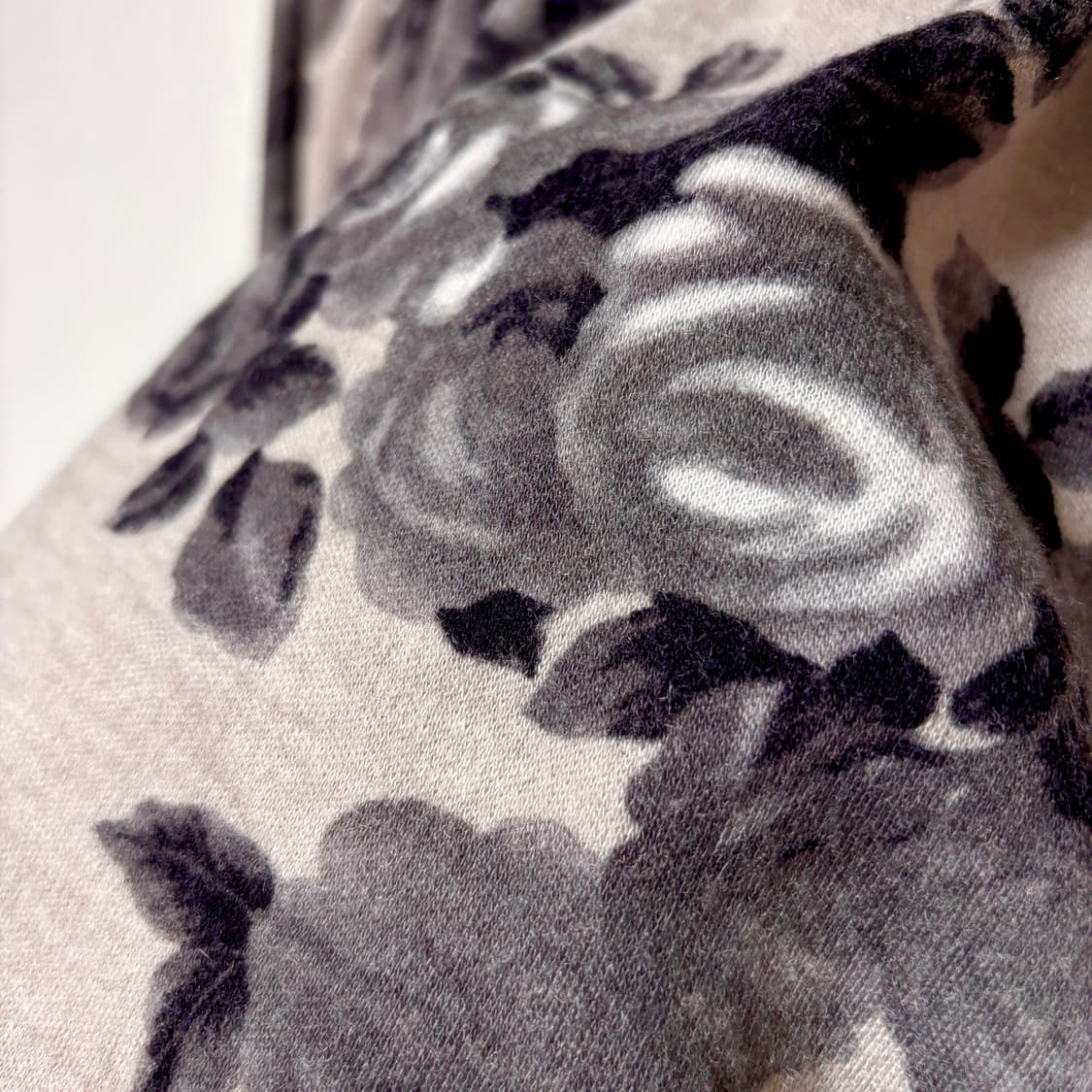 빈티지 플로럴 브이넥 프릴 디테일 긴팔티 상품이미지5