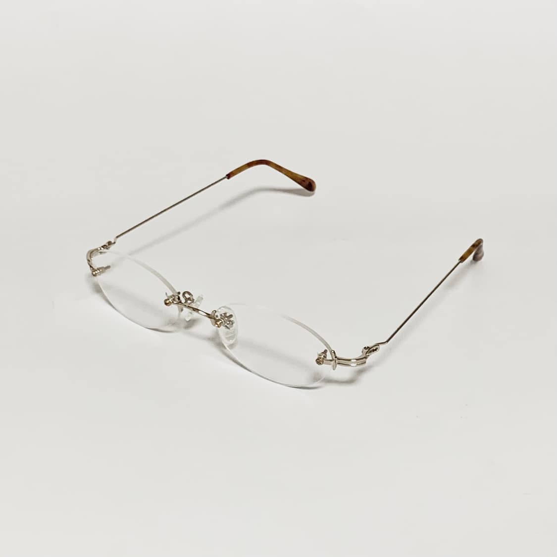 951 데드스탁 빈티지안경 빅사이즈 골드 호피 슬림 오벌 무테 경량 상품이미지3