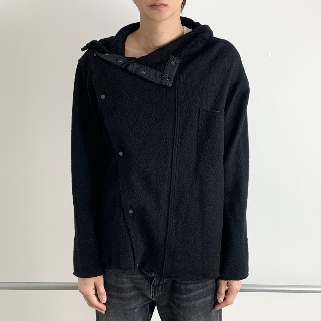 캐피탈 비대칭 버튼 울 후디 자켓 상품이미지1