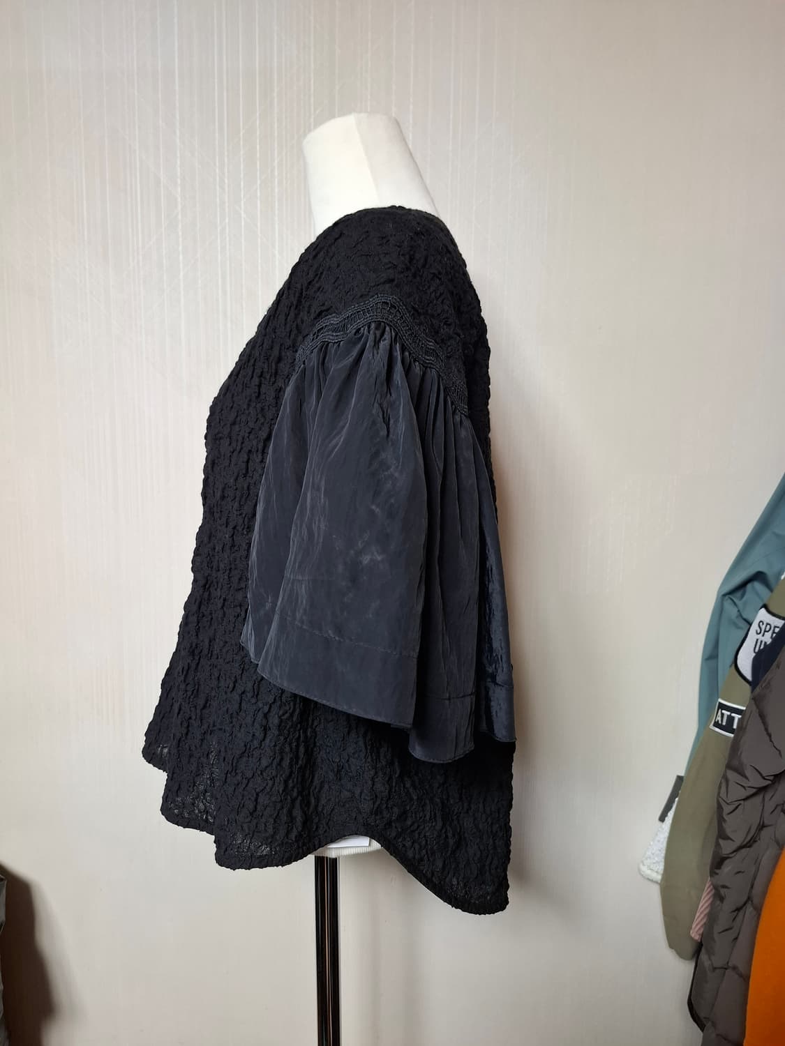 한섬 오즈세컨 엠보 크링클 블라우스  상품이미지9