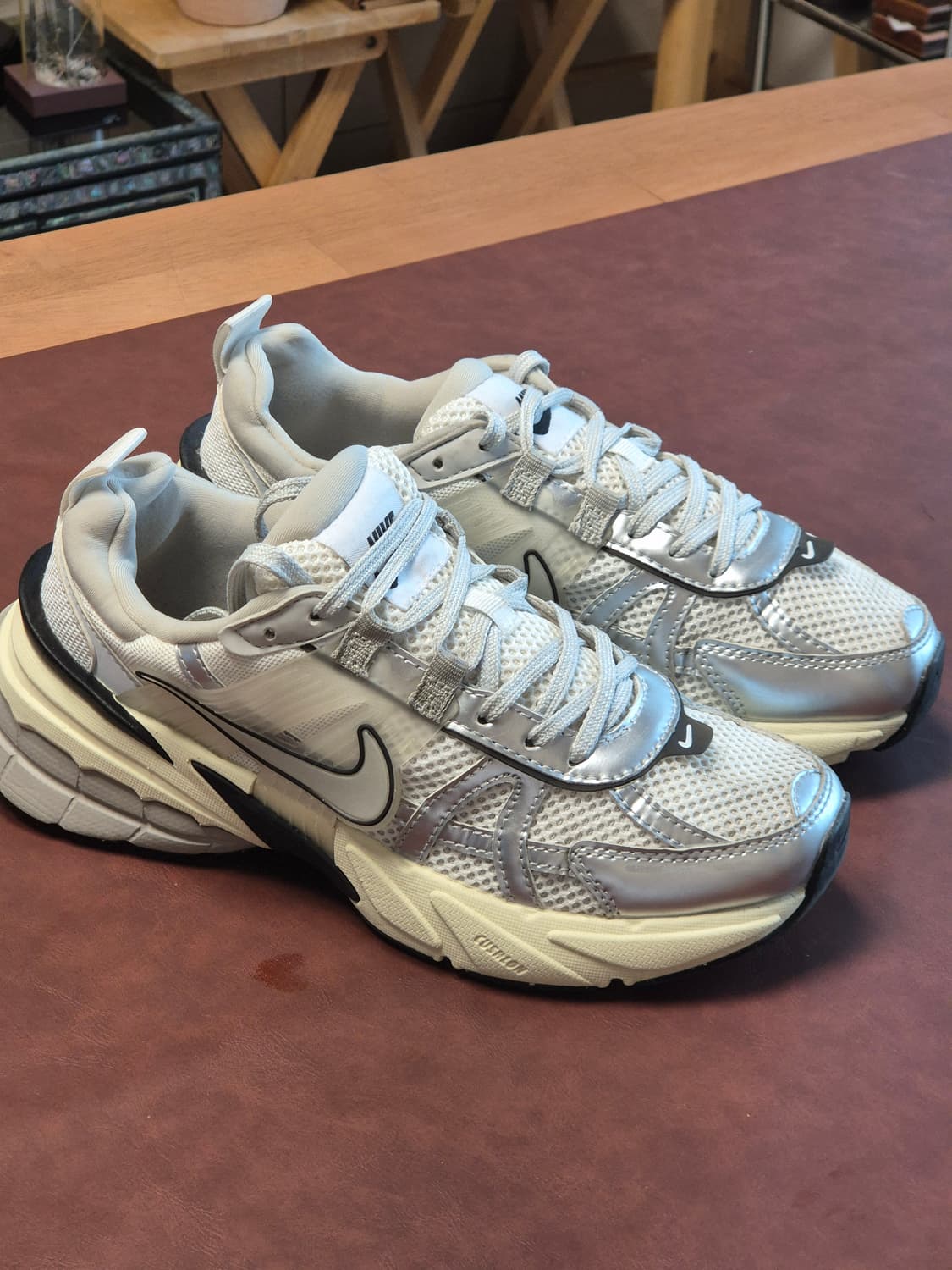 230 나이키 V2K  런  서밋 런닝화 상품이미지2