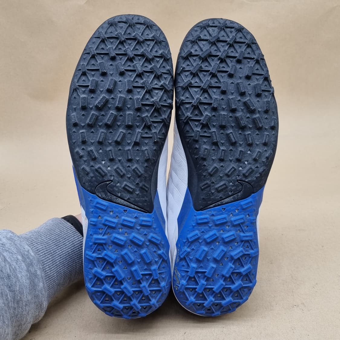 나이키 티엠포 레전드8 프로 풋살화270 상품이미지3