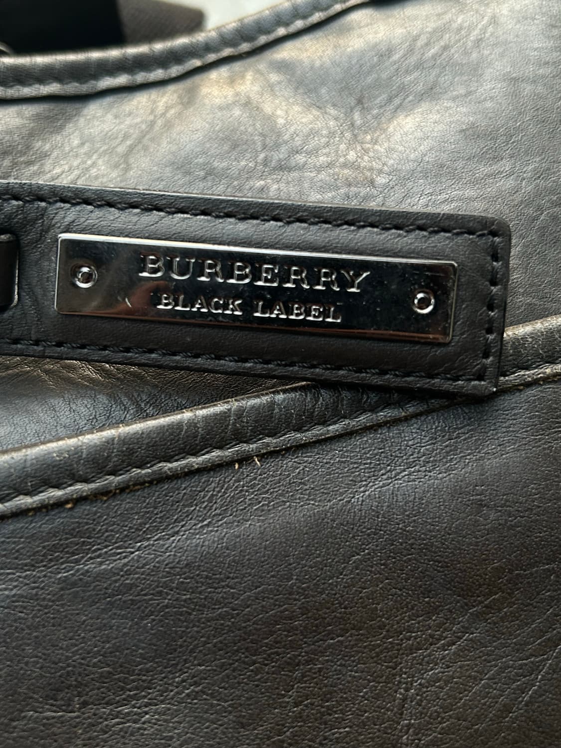 2000s 버버리 블랙라벨 레더 블랙 크로스백 상품이미지4