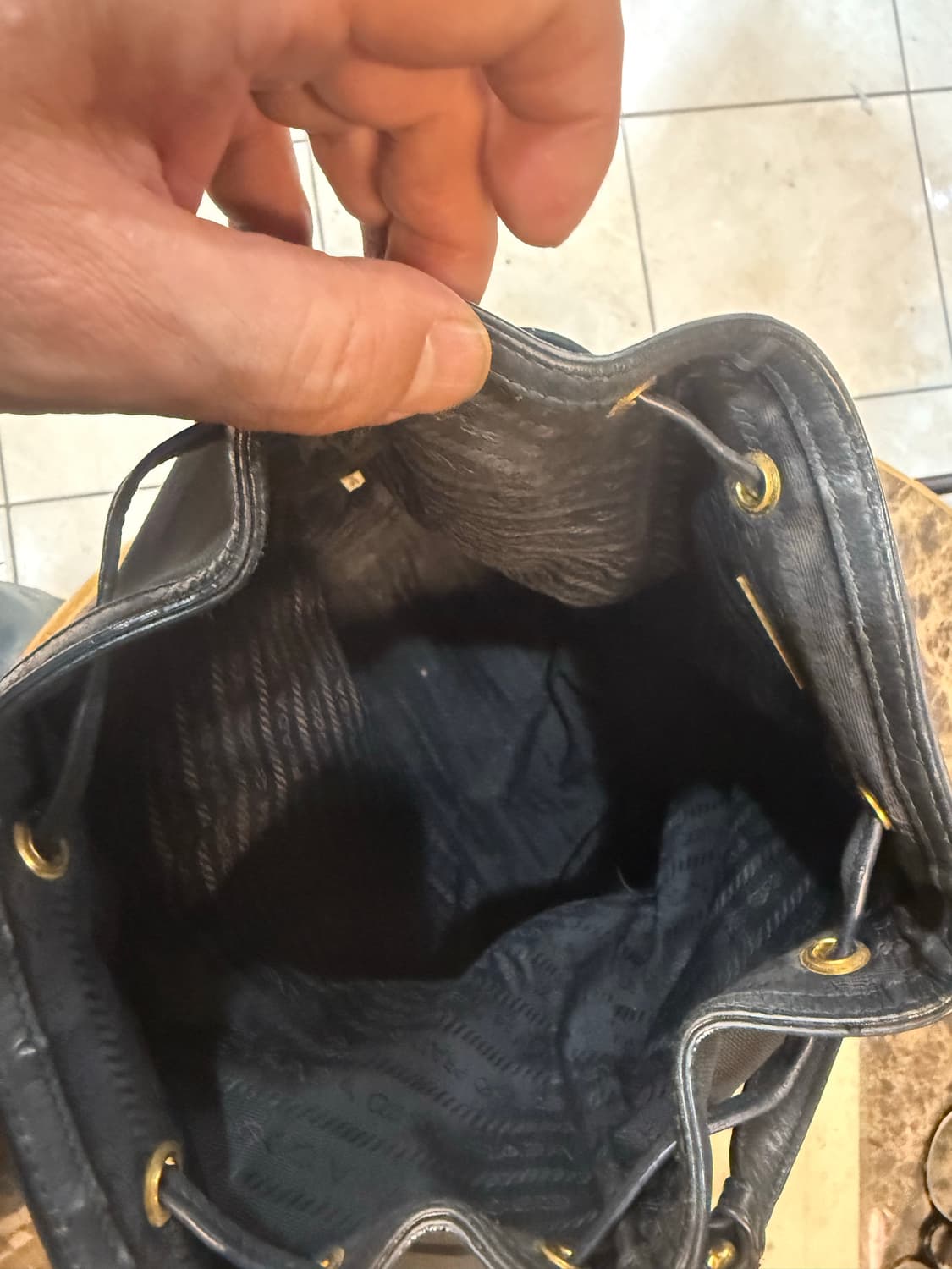 정품 프라다 자가드 버킷백 팝니다 상품이미지7