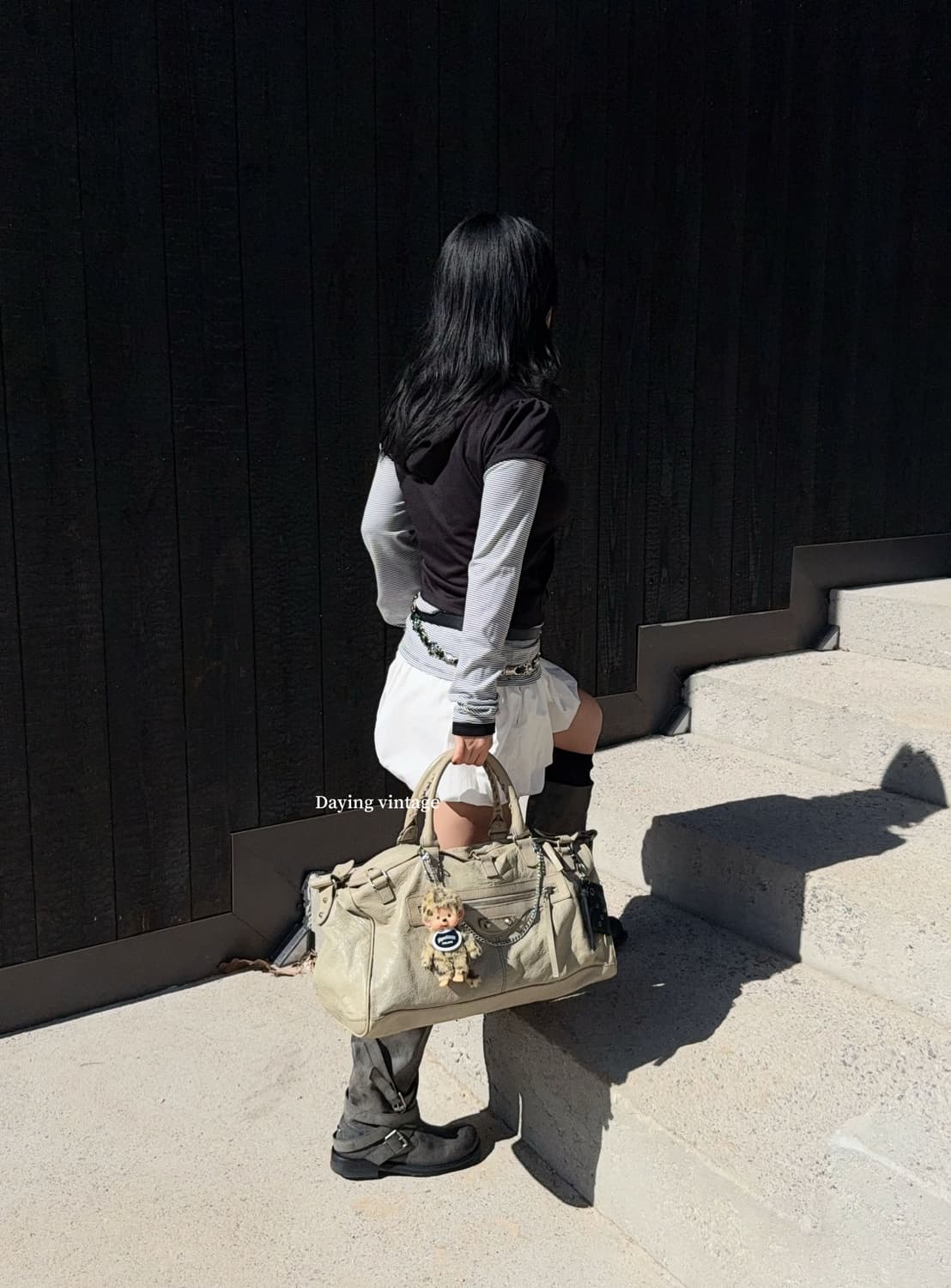 발렌시아가 스쿼시 모터백 상품이미지2