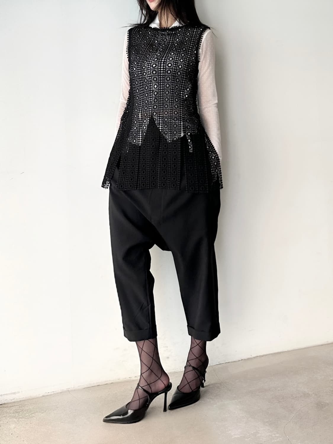 Layer punching sleeveless top / black 상품이미지4