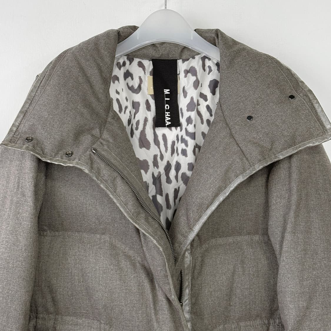 미샤 파이핑 다운 롱 패딩 상품이미지2