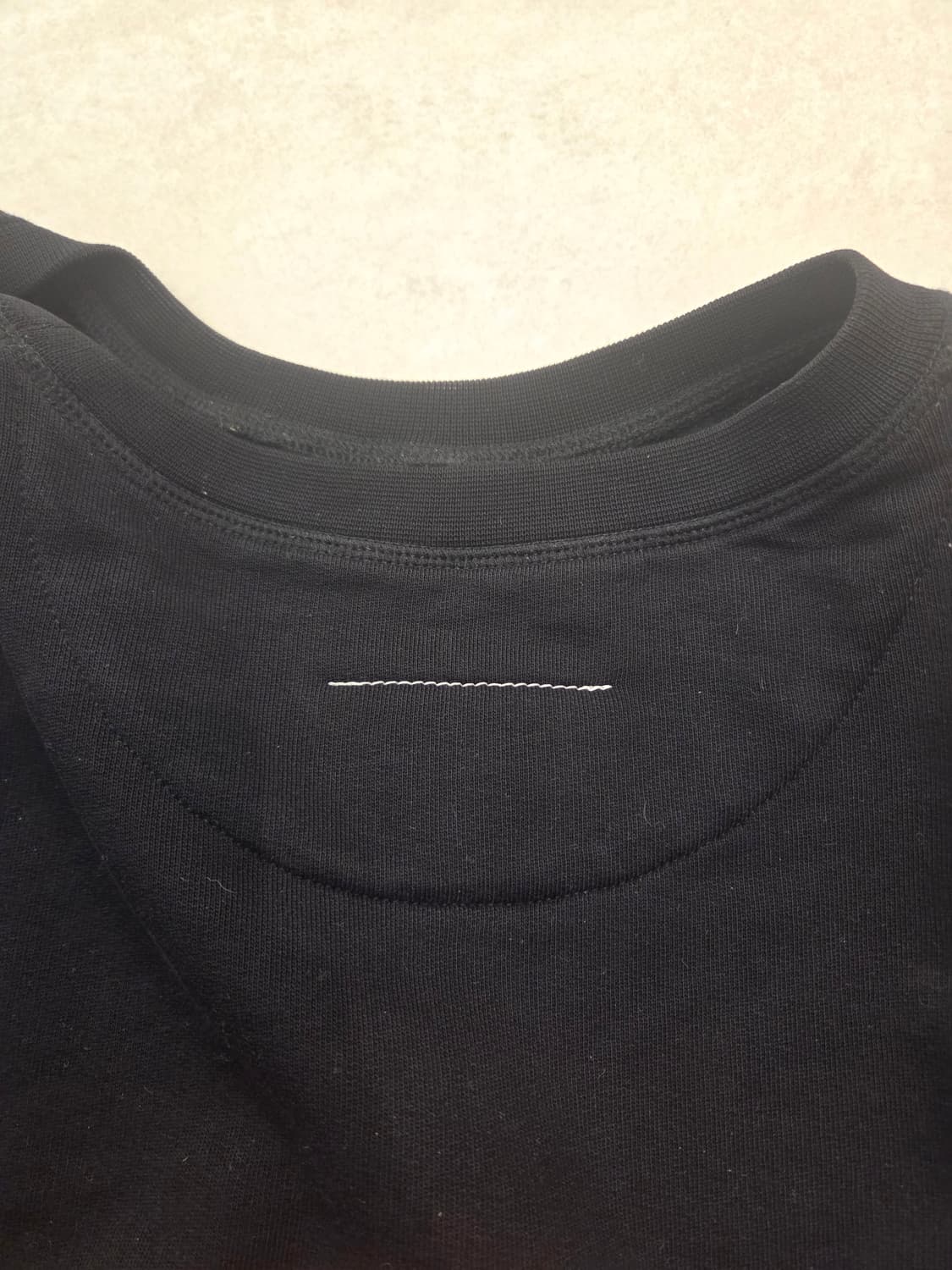 메종마르지엘라 MM6 비대칭 맨투맨 상품이미지2