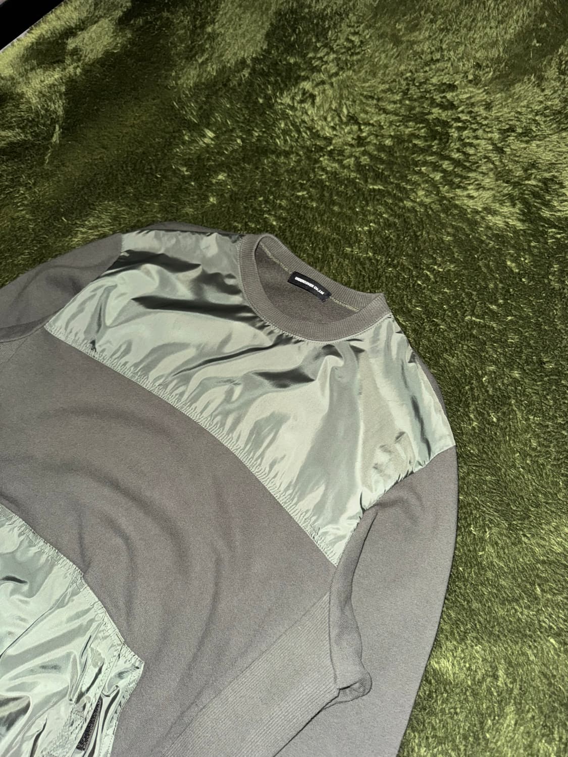 [3] UNDERCOVER 언더커버 패널 디테일 스웻셔츠 올리브 상품이미지2