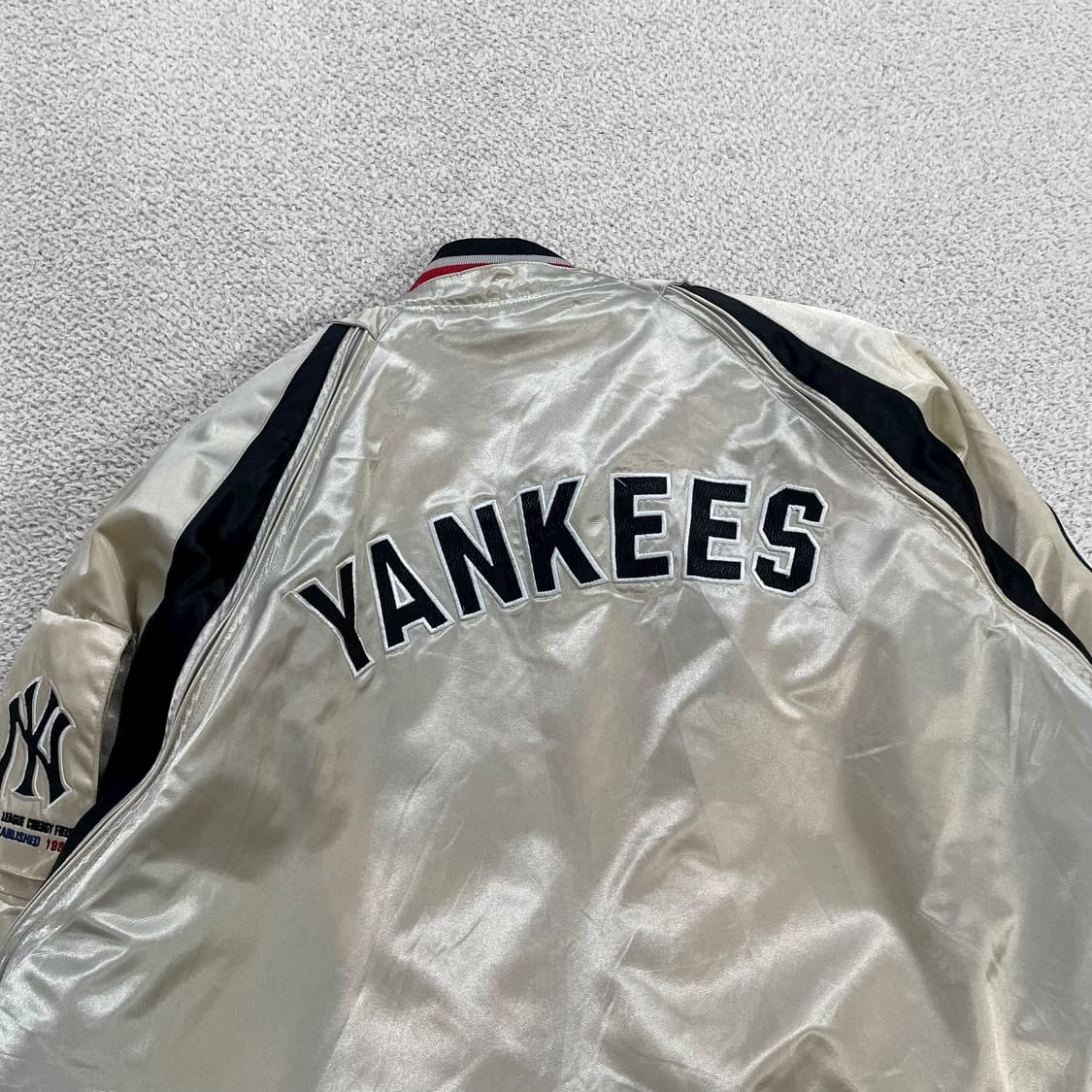 MLB 00s 양키즈 사틴 바시티 자켓 상품이미지4