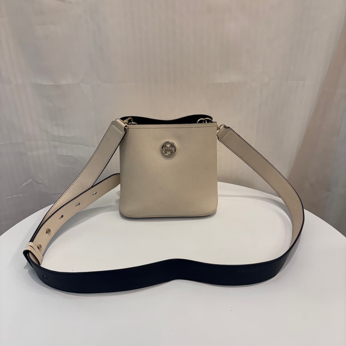 정품 메트로시티 버킷 크로스백     상품이미지1