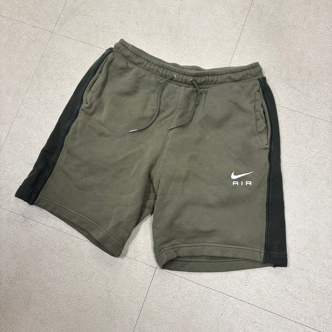 나이키 에어 투톤 숏 반바지 상품이미지1