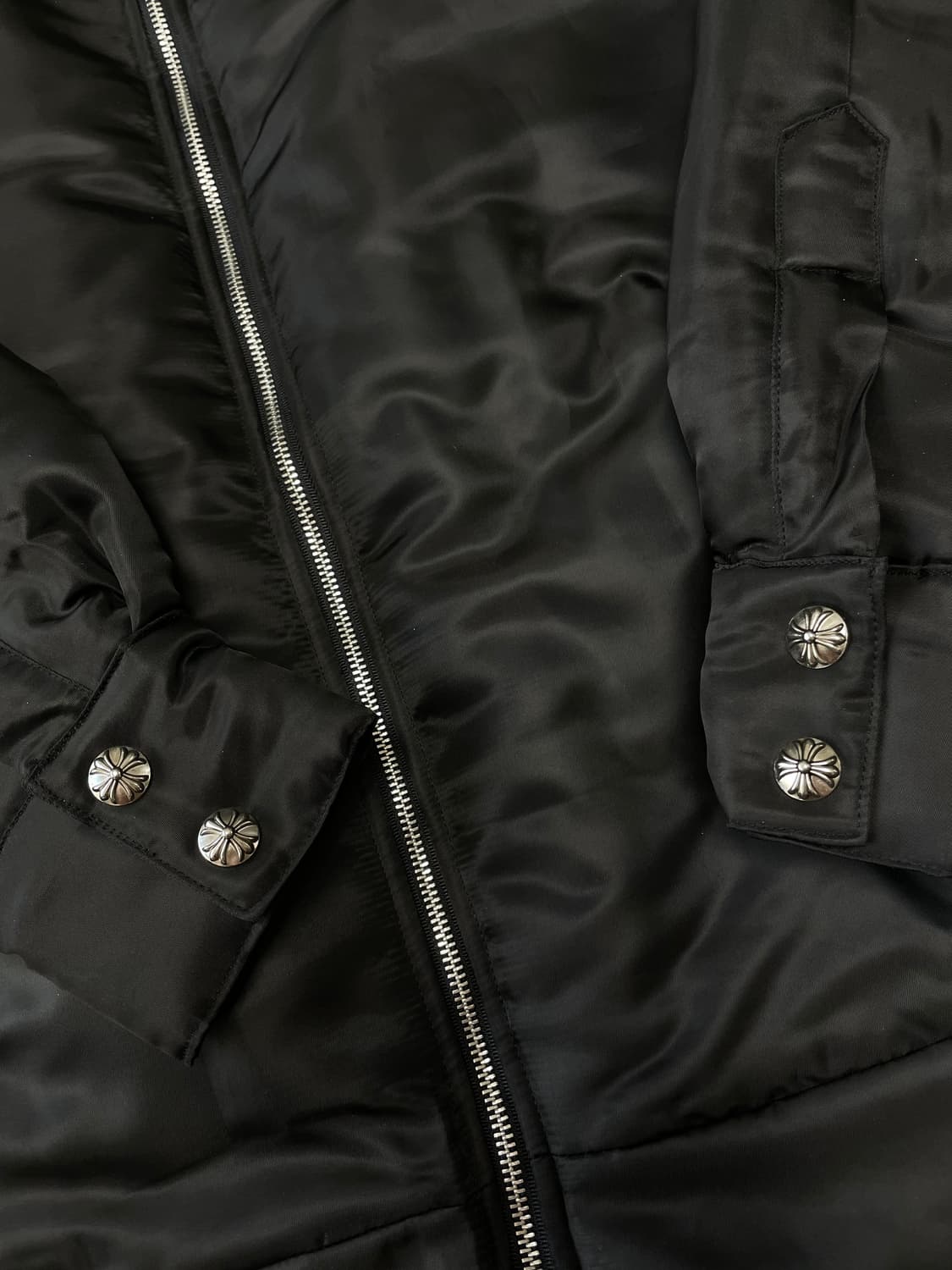 [새상품] 크롬하츠 트리플 로고 나일론 푸퍼 패딩 상품이미지3