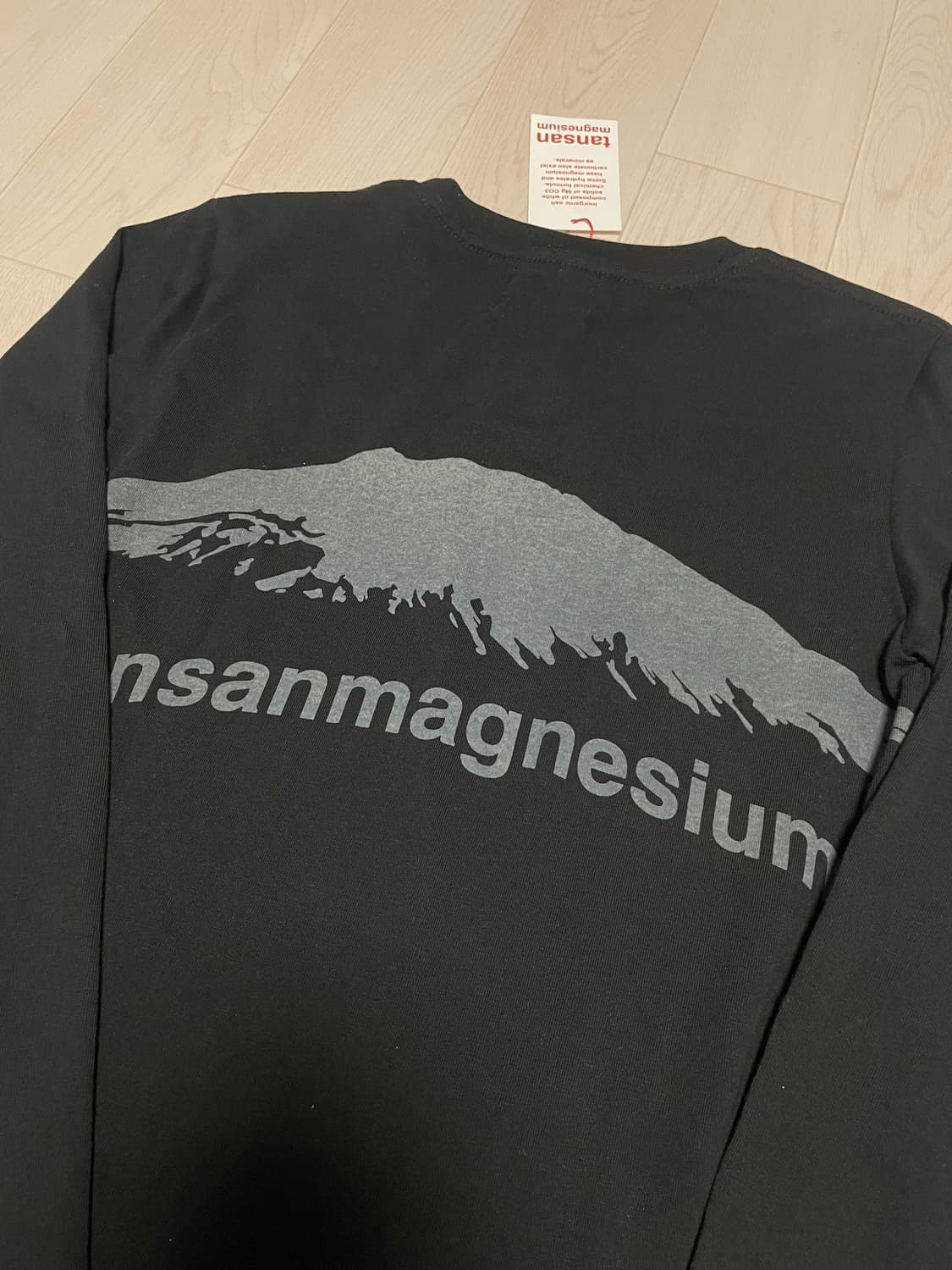 [새상품]탄산 마그네슘 마운틴 롱슬리브 (블랙) 1사이즈 팝니다 상품이미지1