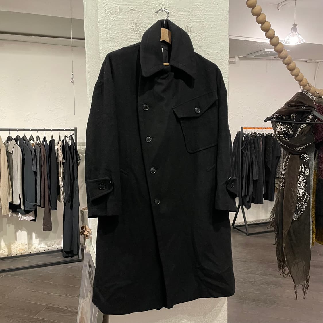 요지야마모토 포켓 디테일 벨티드  코트 상품이미지1