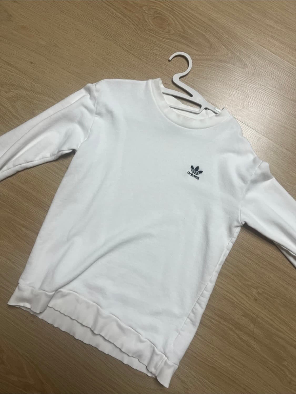 아디다스 화이트 맨투맨 상품이미지1