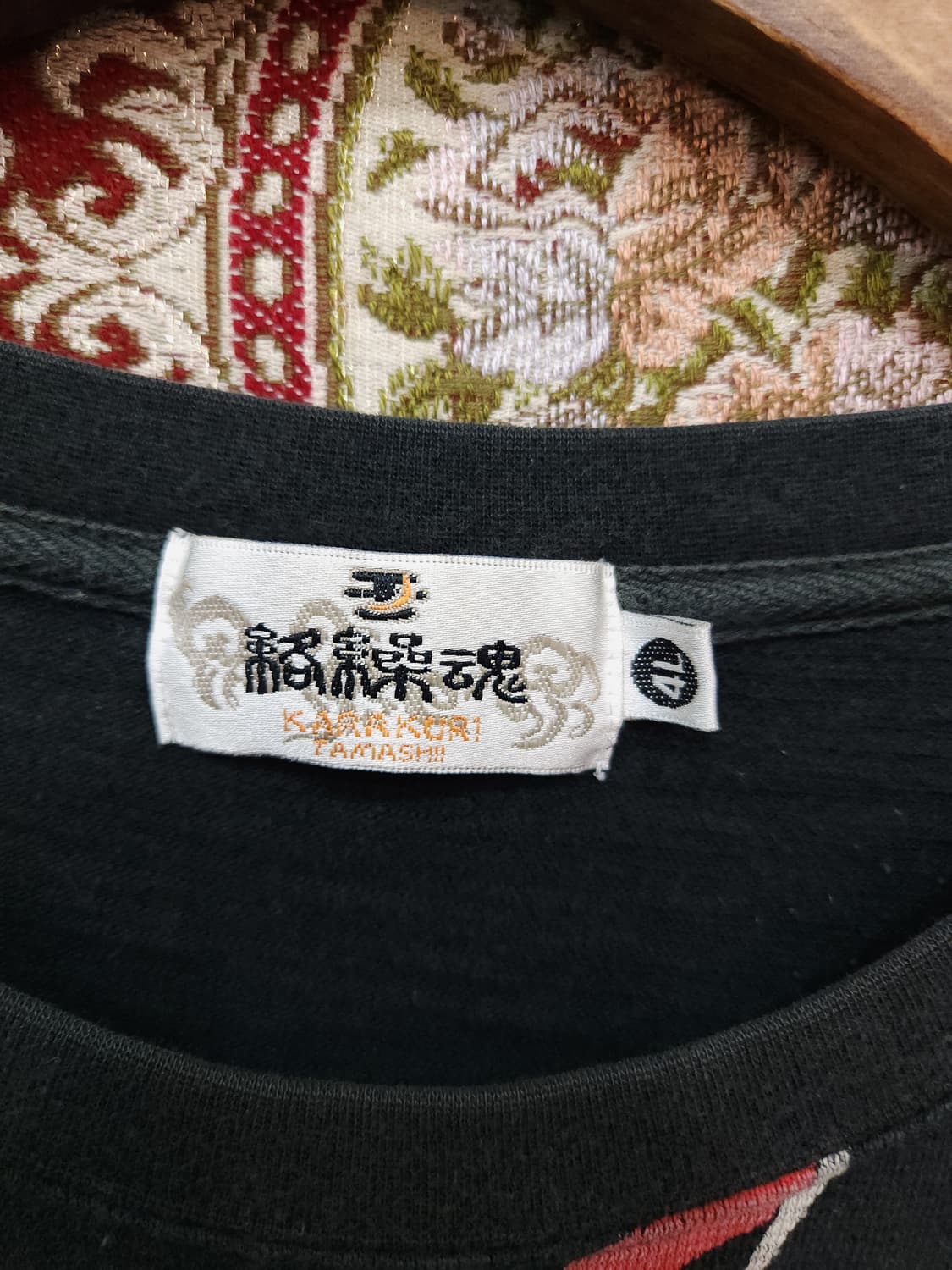 카라쿠리타마시 용나염 반팔티

 상품이미지4