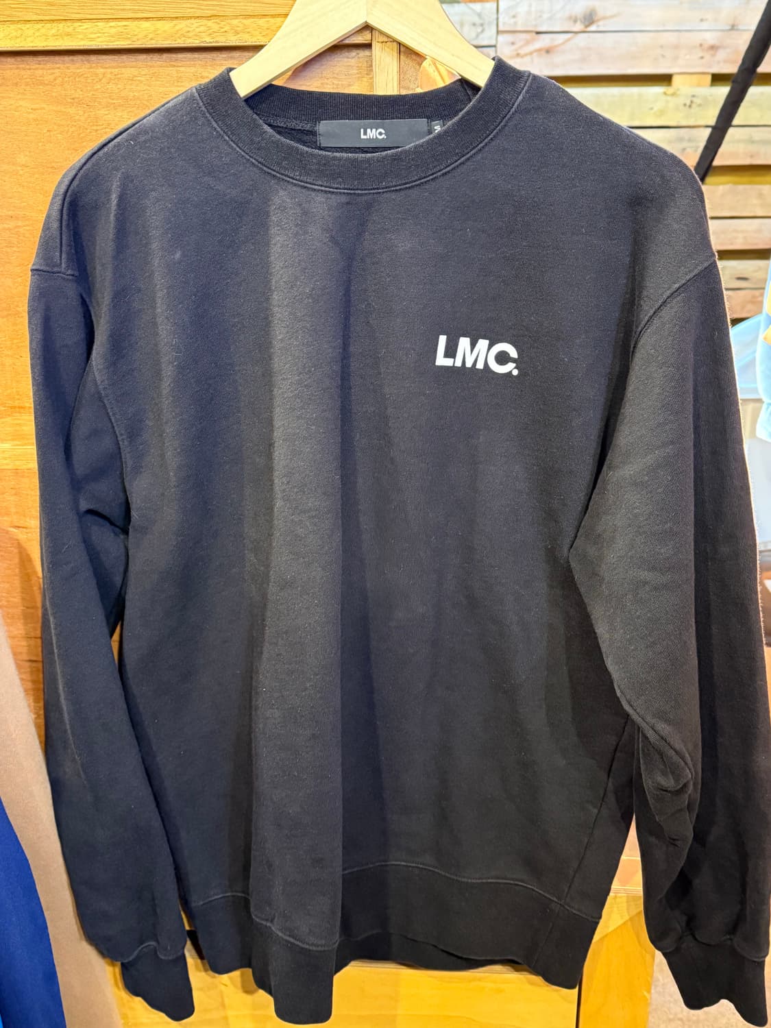 LMC 블랙 맨투맨 상품이미지1