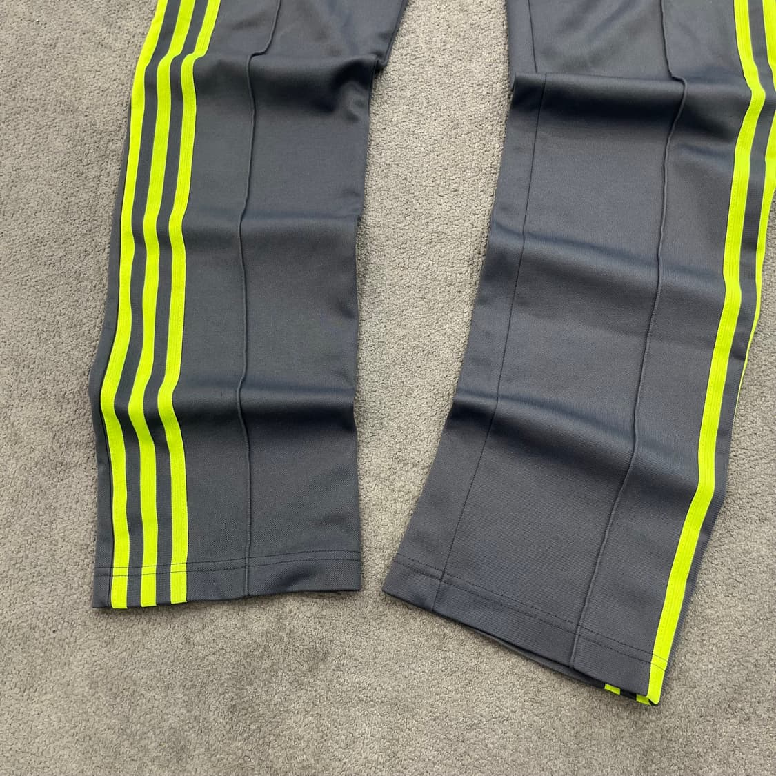 90 아디다스 그레이/형광 트레이닝 팬츠 상품이미지3