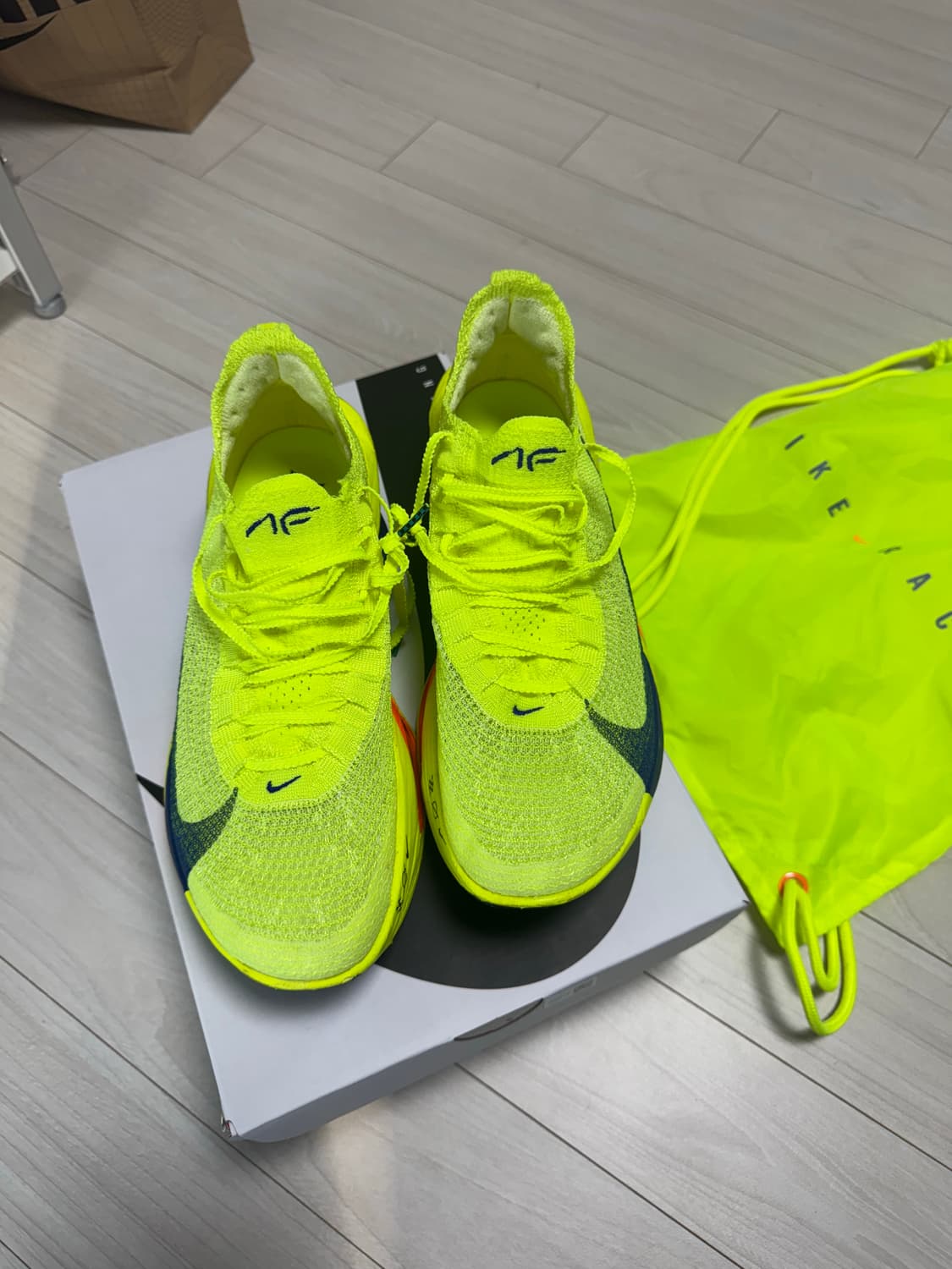 (265)나이키 에어 줌 알파플라이 넥스트% 3 볼트 상품이미지1