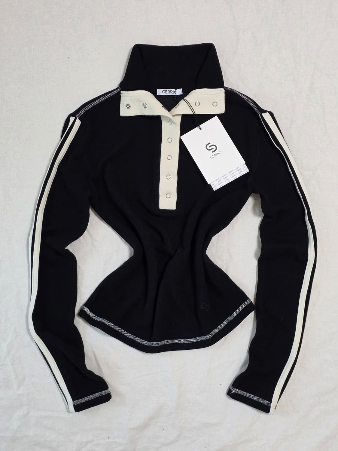 CERRIC 세릭 라인 하이넥 버튼 니트 탑 상품이미지1