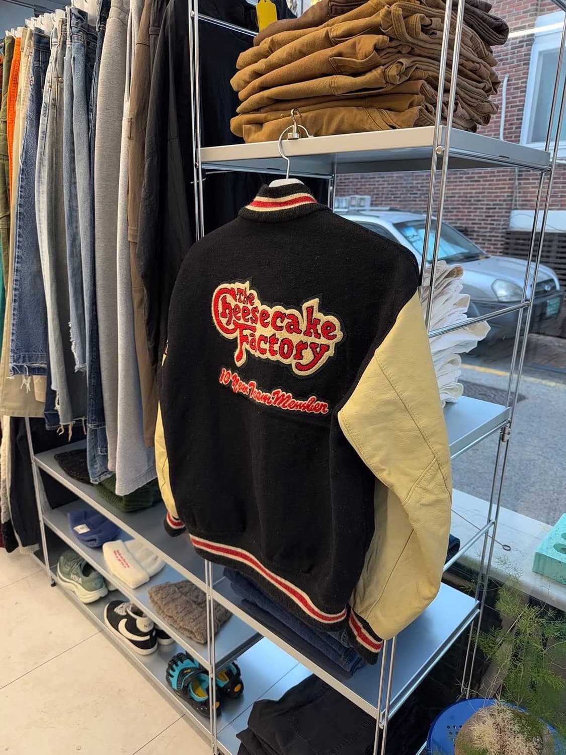 The cheesecake factory varsity jacket 상품이미지2