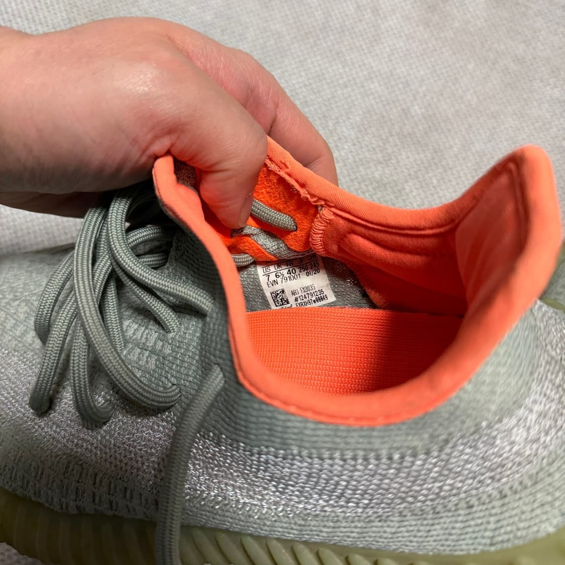 아디다스 이지 부스트 350 V2 데저트 세이지 상품이미지4