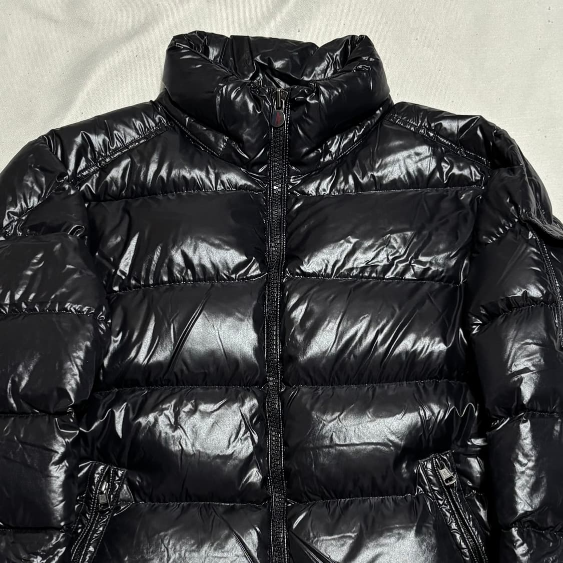 6 몽클레어 마야 블랙 유광 다운 패딩 상품이미지1