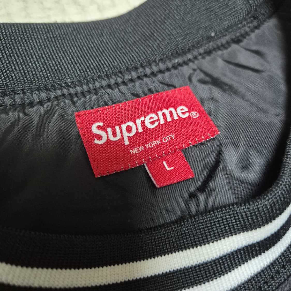 [우주매물🔥] 슈프림 19fw 파이핑 웜업 상품이미지4