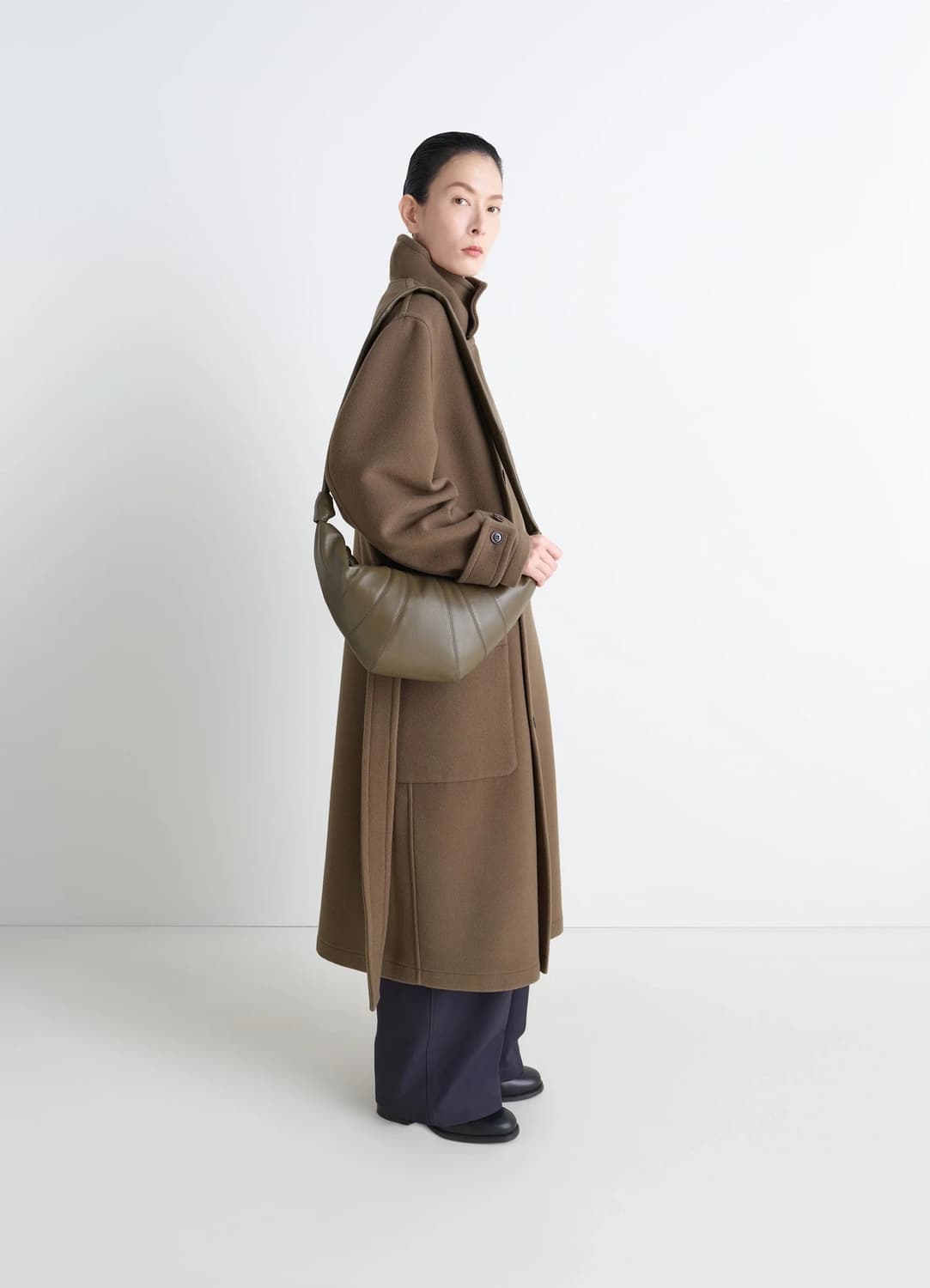 르메르 25fw 크루아상 범백 미디움/소프트 나파 레더_다크카키 상품이미지3