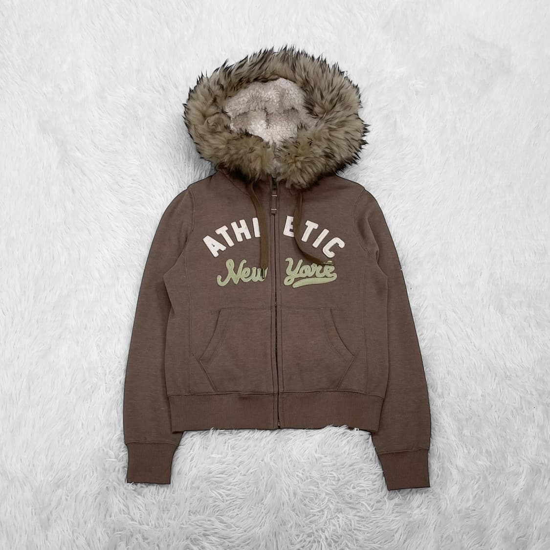 스파오 어센틱 아치 로고 울프죠 후드집업 브라운 상품이미지2