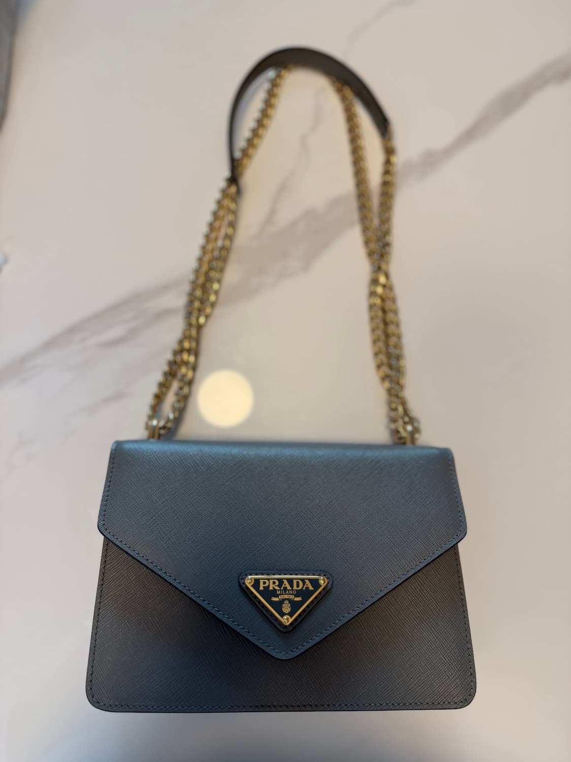 (새상품) 프라다 사피아노 체인백 1BD200 그레이 팝니다 상품이미지1