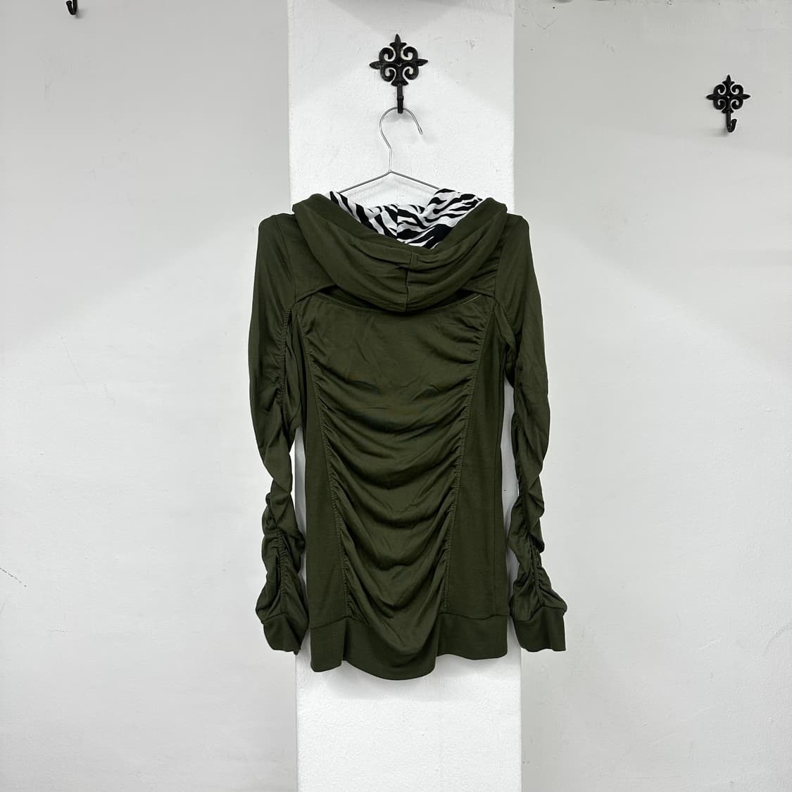 Skinny lips shirring hood zip 상품이미지5