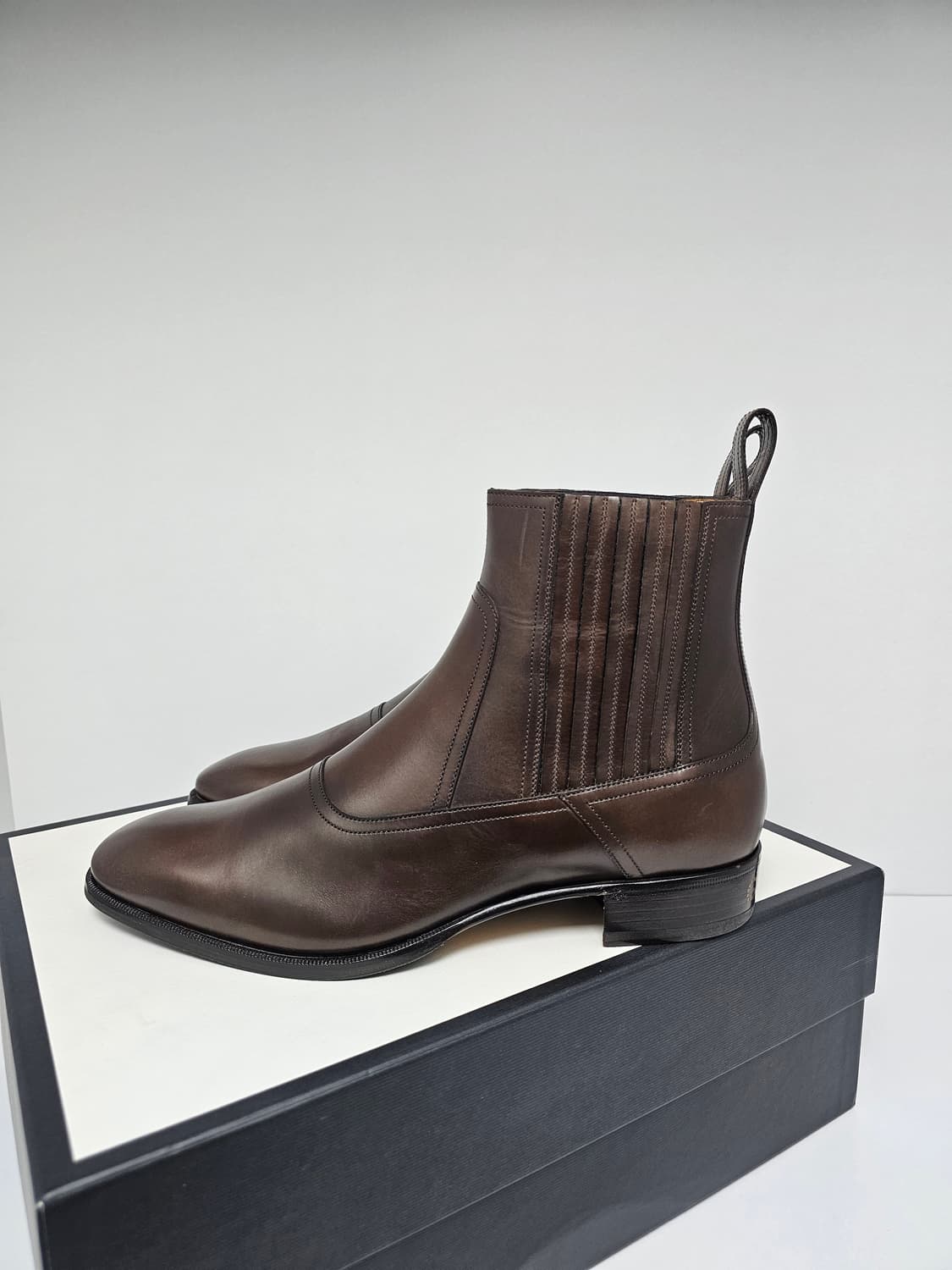 새상품 구찌 스터드 로고 남성 첼시 한정판 부츠 상품이미지3