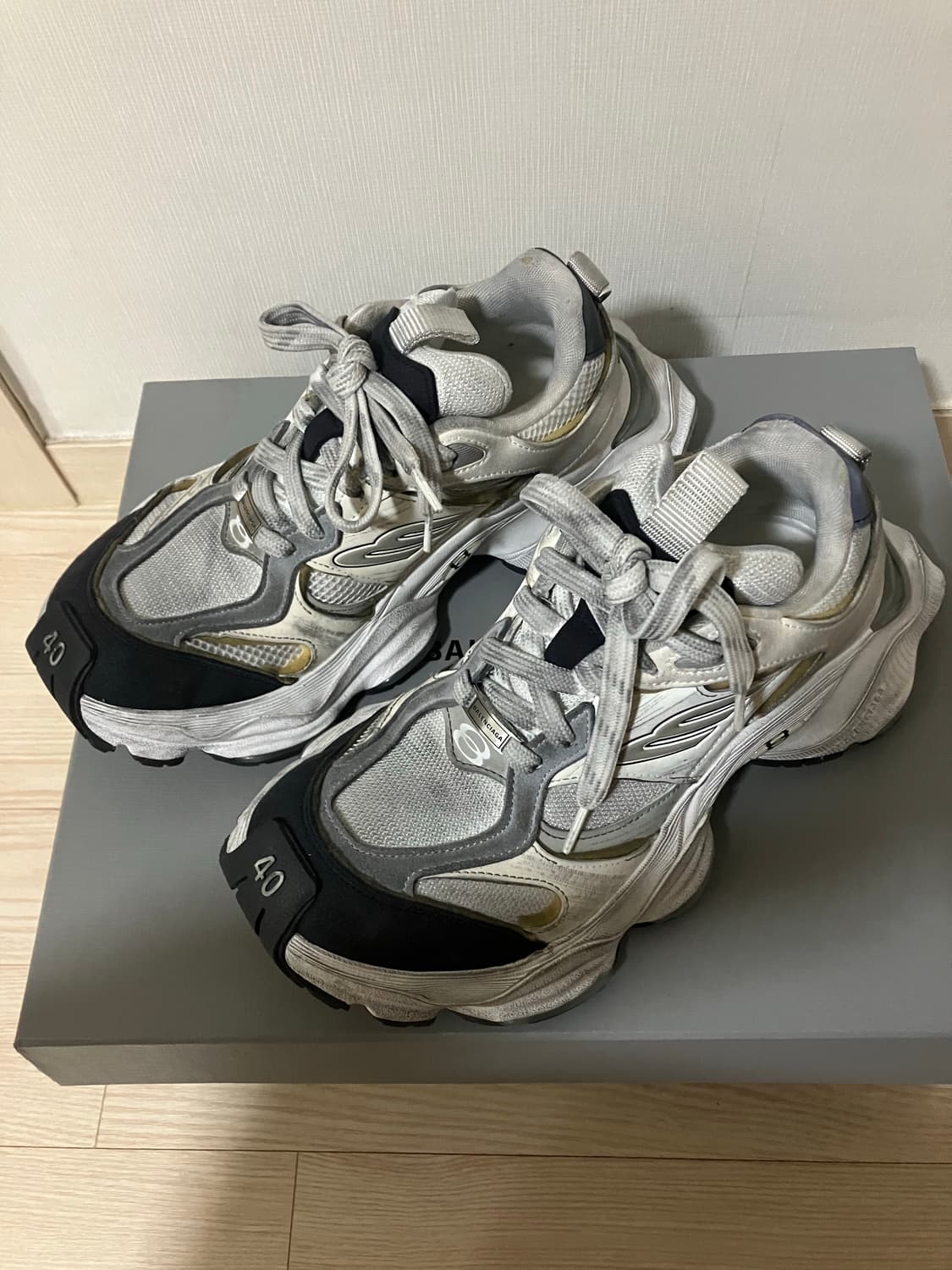 발렌시아가 카고 화이트 그레이 40 상품이미지1