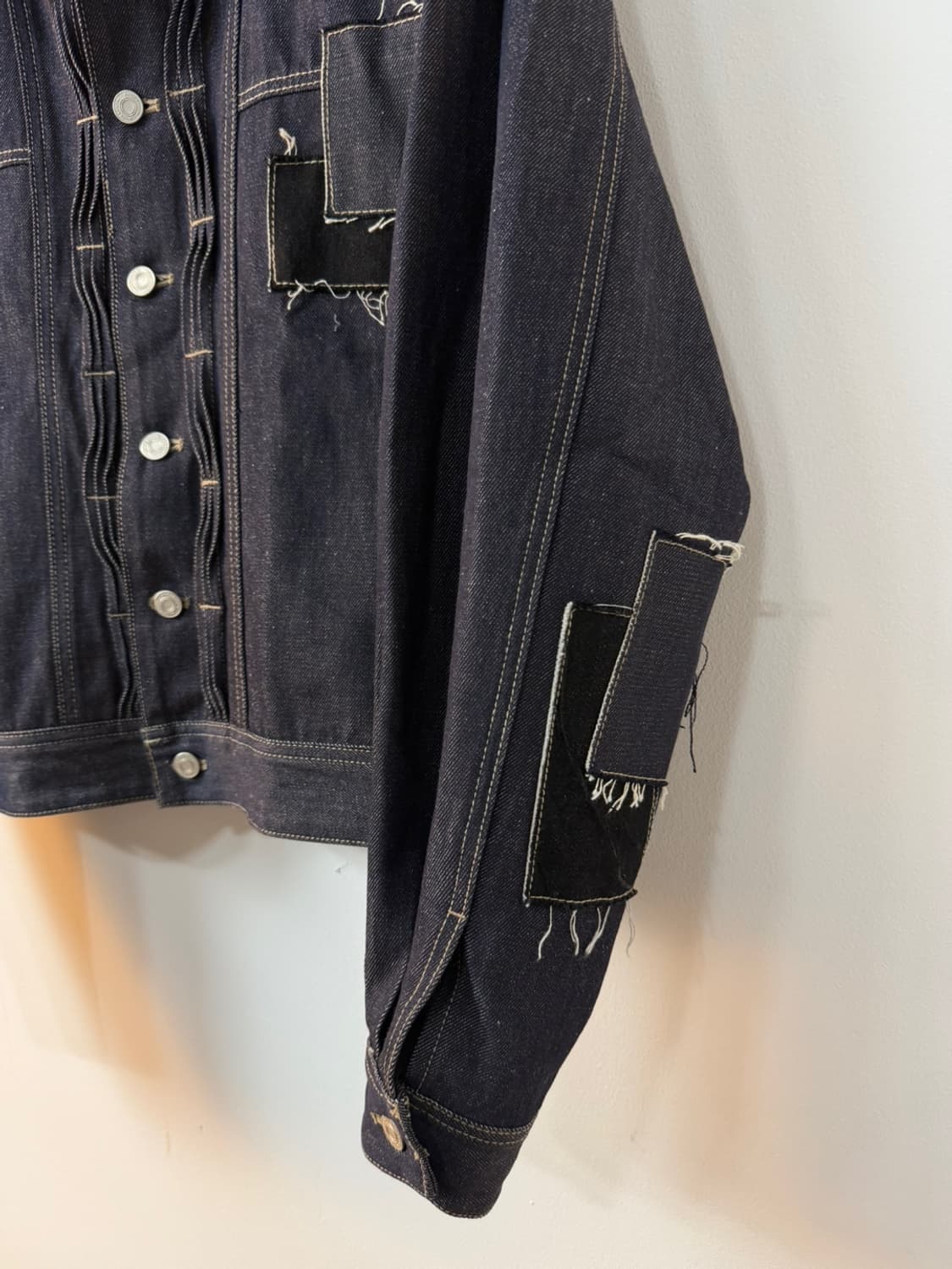 앤더슨 벨 패치워크 웨이브 턱 데님 자켓  상품이미지4