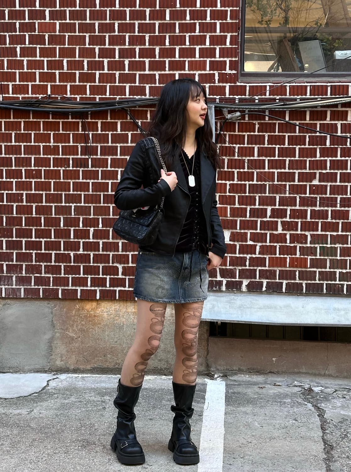 게스 자켓 아일렛 벨벳 롱슬리브 큐빅 데미지 미니 스커트 코디 상품이미지1