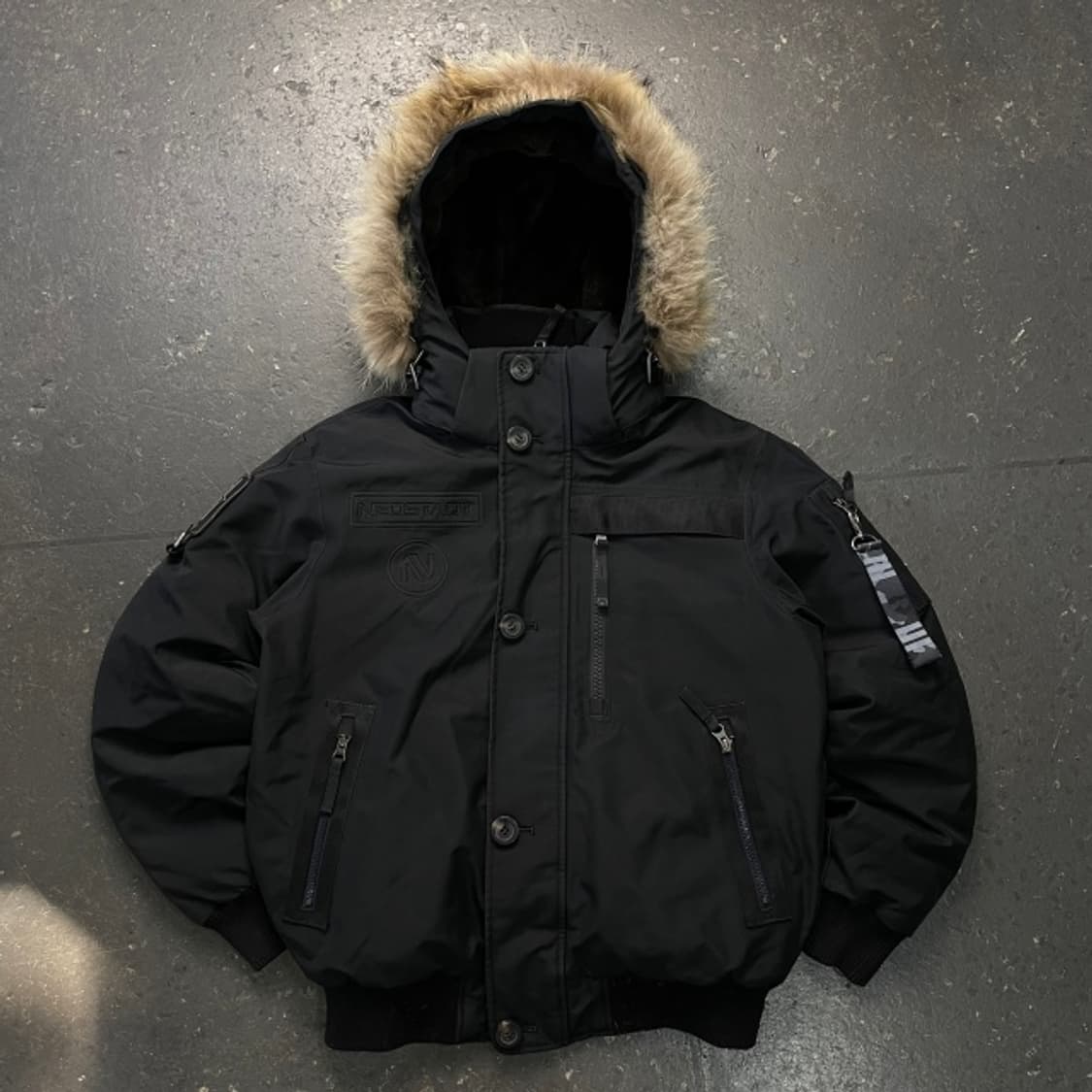 100 K2 구스다운 라쿤 숏패딩 상품이미지1