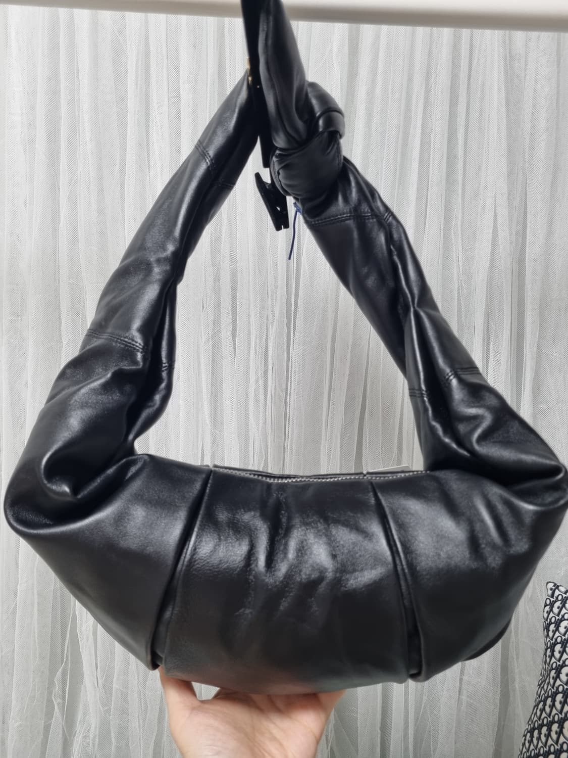 새상품) 아더에러 x자라 레더 숄더백  상품이미지1