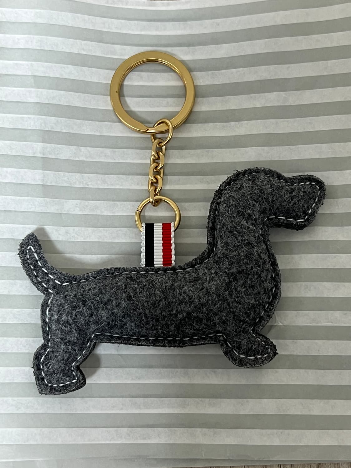 톰브라운 성수 헥터 키링 판매합니다 ! 상품이미지3