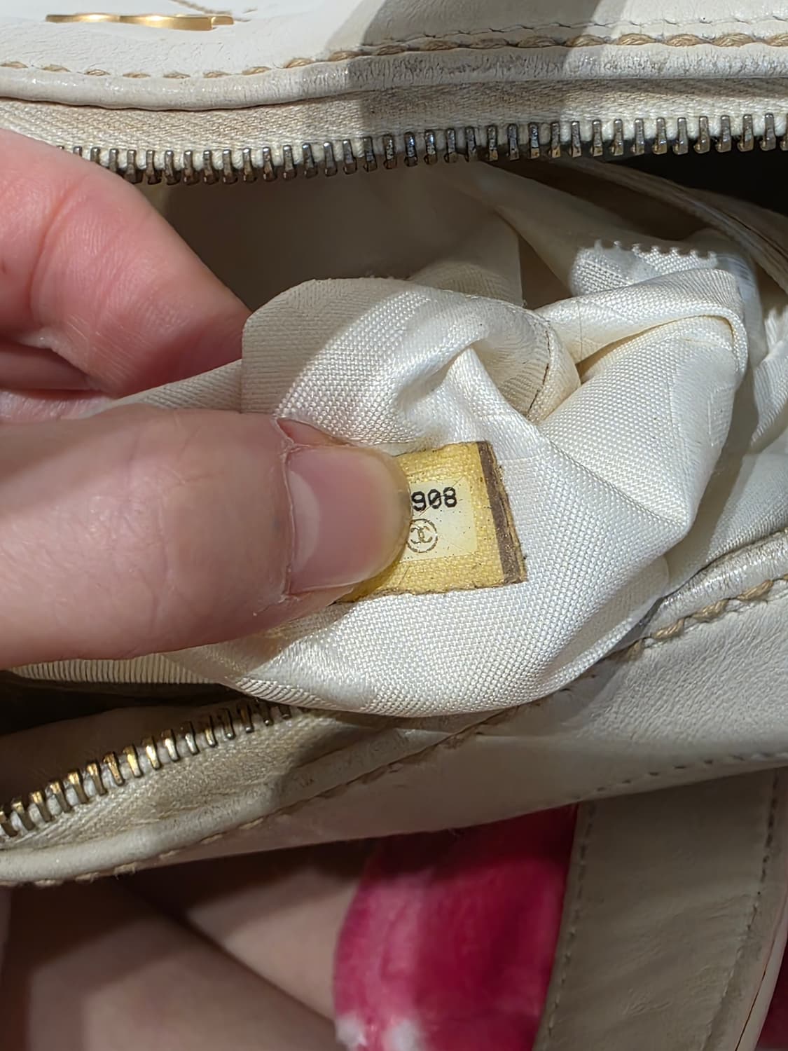 샤넬 퀼팅 스티치 화이트 토트백 상품이미지6