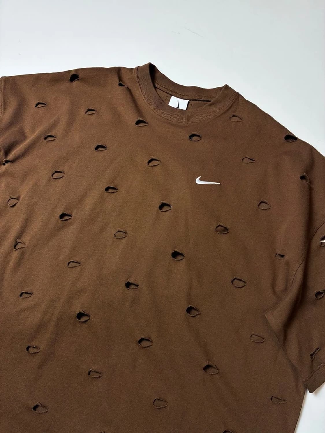 나이키 x 자크뮈스 24ss 펀칭 스우시 티셔츠 PN8241 상품이미지2