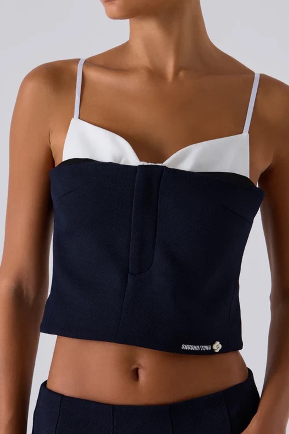 [6]슈슈통 25fw 더블 보우 레이어드 슬리브리스 탑/네이비 상품이미지1