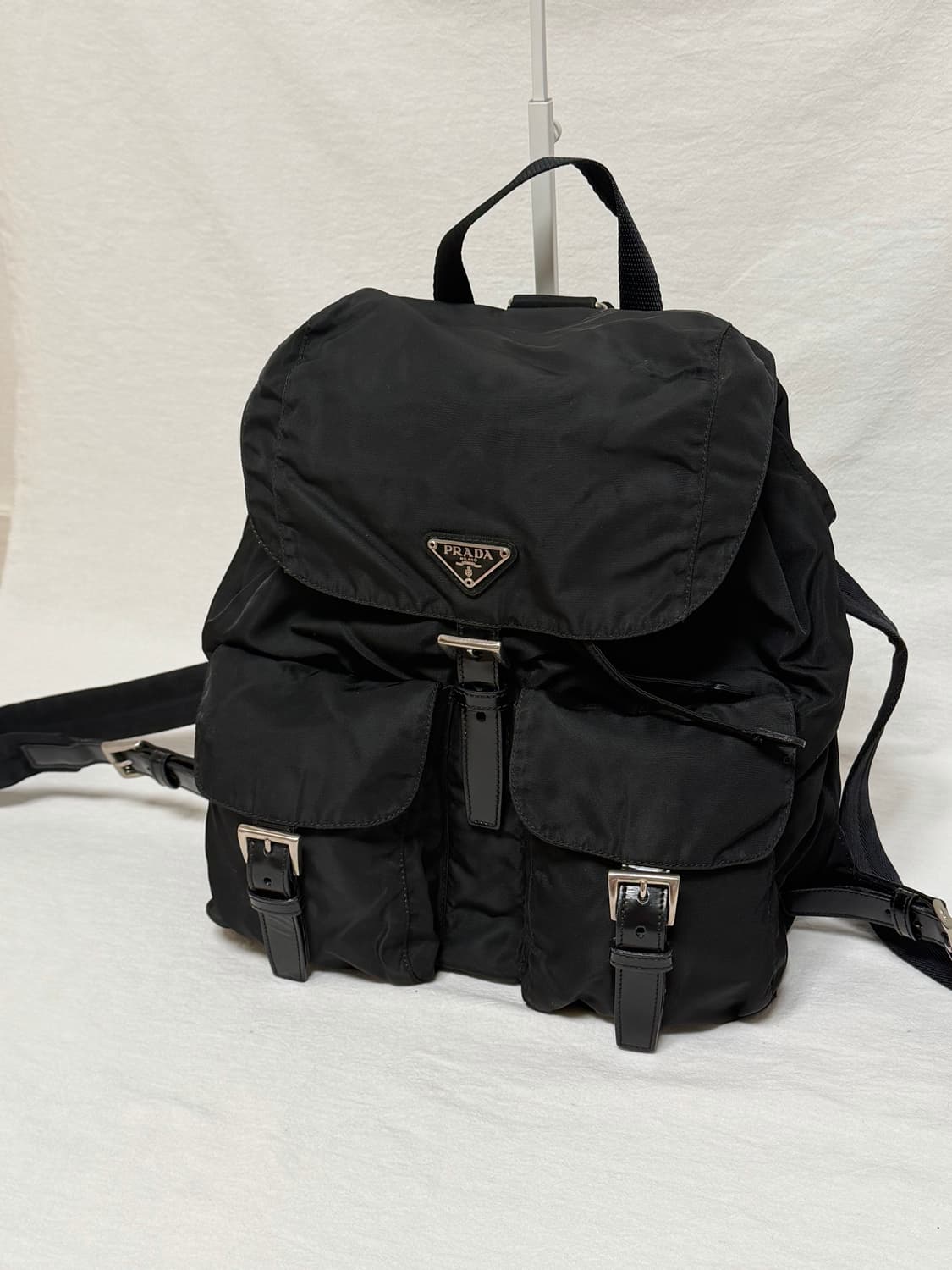 정품 프라다 포코노 나일론 투포켓 미디움 백팩 블랙 상품이미지3